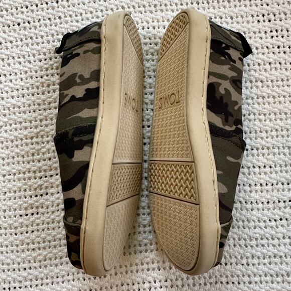 Toms Camo Flats - Picture 2 of 6